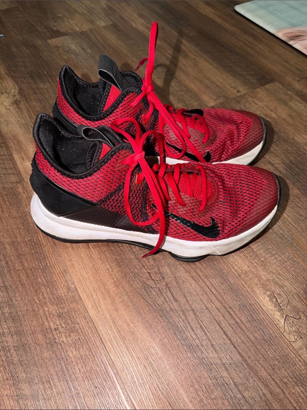 2019 Nike Lebron Witness 4 Gym Red Basketball Shoes Size 10